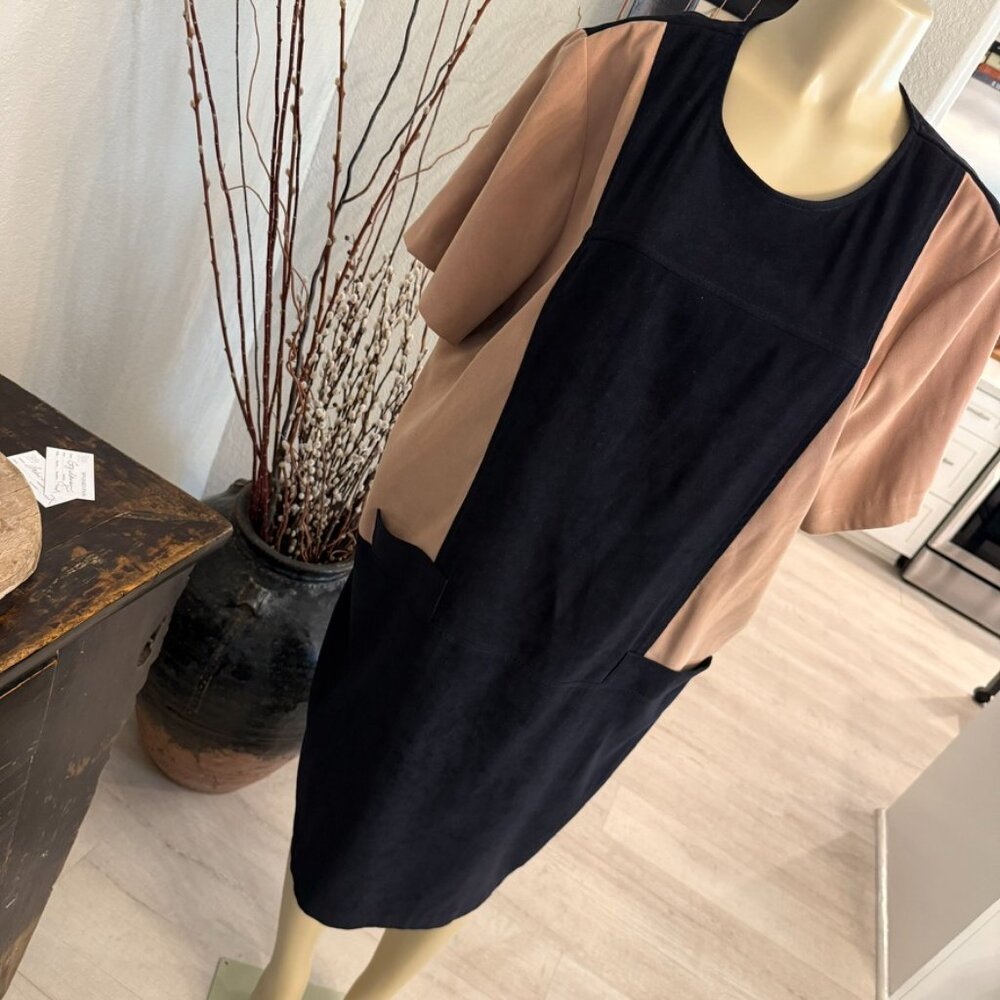 Christy Lyn Black/Tan Short Sleeved Knee Length BLOCK DRESS